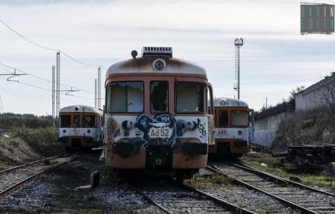 Mungivacca, lì dove giacciono 41 treni abbandonati: è il "cimitero dei rotabili"
